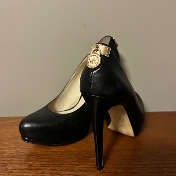 Michael Kors Pumps - Picture 2 of 6